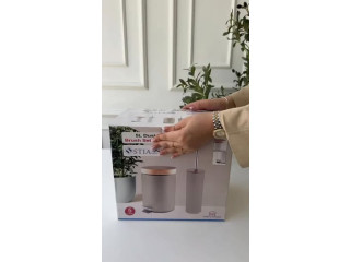 سطل مع فرشاه حمام