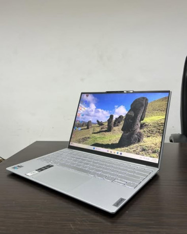 lenovo-yoga-slim-7i-carbon-big-2