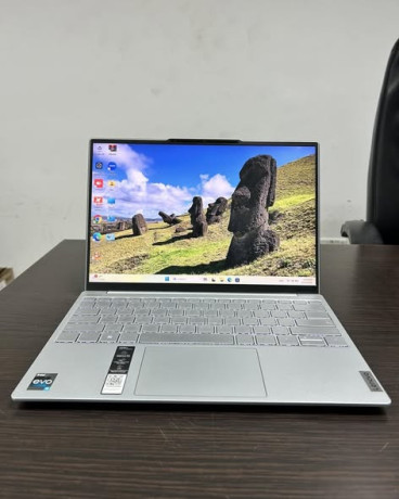 lenovo-yoga-slim-7i-carbon-big-3