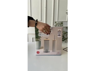 سطل مع فرشاة حمام