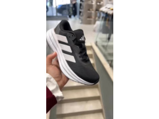 تشكيلة أحذية من Adidas