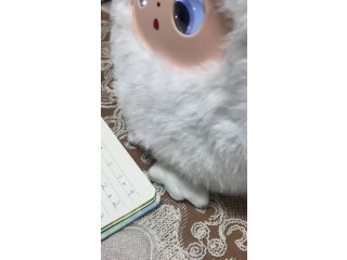 صديق يتفاعل ويتكلم