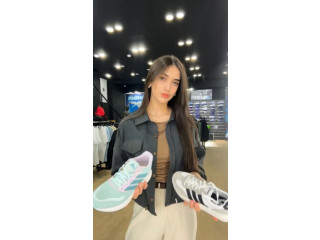 Adidas Sneakers