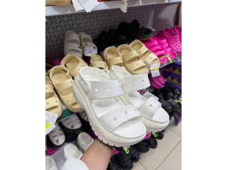 تشكيله جديده من ماركه crocs نسائية