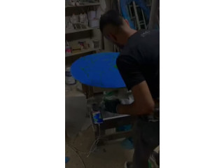 كرة أرضية بتصميم يدوي ولمسة ديكورية عصرية