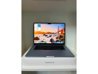 MacBook Air 2025 — M4 | 16GB | 256GB | 15”