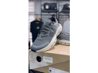 On Cloudstratus Running Shoes