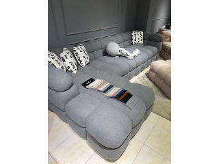 خايفين نربحك ياها تطلعي ما بتحبي اللون هاد ! 😭 May be an image of living room and indoors