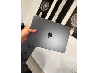 MacBook Pro 2024 — M4 Max | 36GB RAM | 1TB SSD | 14”