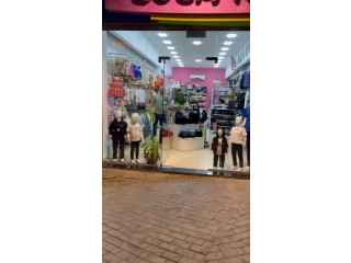 عرض على جميع الملابس الصيفي داخل المحل