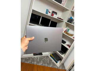 MacBook Pro 2023 — M2 Pro | 32GB RAM | 512GB SSD | 16”