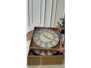 ساعات حائط بالوان