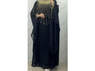 قفطان ملكي فاخر بأناقة خليجية