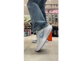 Nike revolution 8