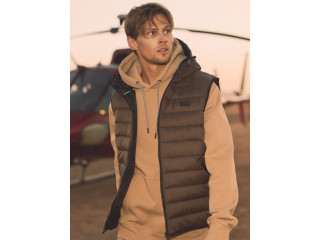 تصميم ذكي يحافظ على دفئك دون أن يثقل إطلالتك