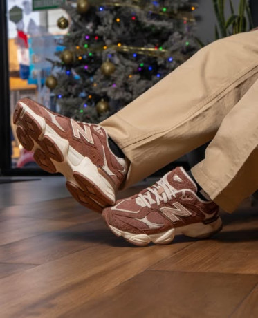 gold-star-shoes-big-0