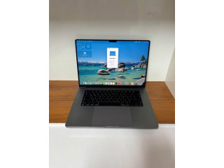 MacBook Pro 16” — M2 Pro — 32GB RAM