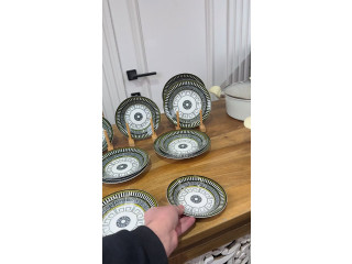 كل شي ع الطاولة