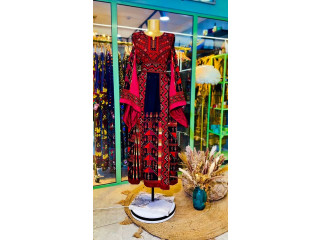 ثوب تراث فاخر جدا باللون الأسود والأحمر القرمزي