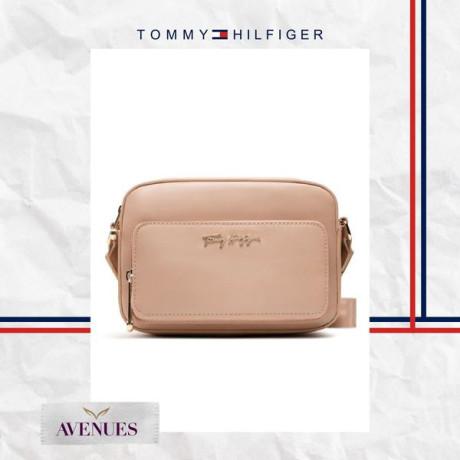 tshkyl-hkayb-mmyz-mn-tommy-hilfiger-tgdonha-fy-avenues-big-2