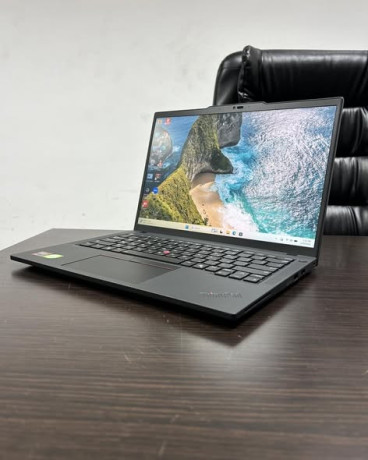 lenovo-thinkpad-p14s-gen-6-mobile-workstation-big-3