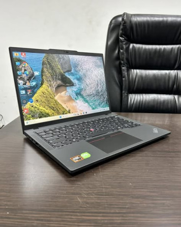 lenovo-thinkpad-p14s-gen-6-mobile-workstation-big-2