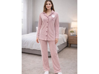 بيجامة مخمل بأزرار