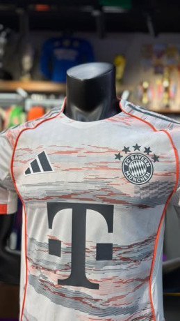 tyshrt-bayrn-myonykh-alahtyaty-bnskh-allaaabyn-202526-big-4