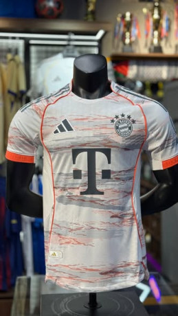 tyshrt-bayrn-myonykh-alahtyaty-bnskh-allaaabyn-202526-big-3