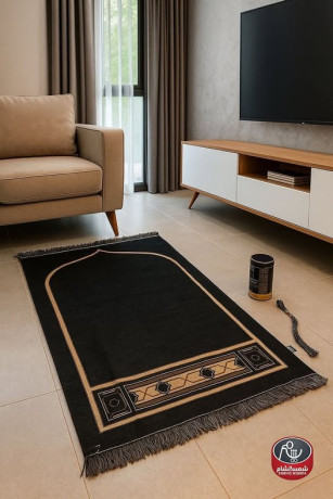 tkm-sgad-sla-hryry-maa-msbh-fy-aalb-hdy-big-0