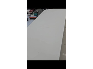 طاوله يمكن تسكيرها للتنقل