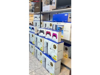 PS5 مع يد تحكم إضافية