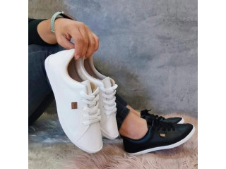 Stylish Sneakers in Black and White
