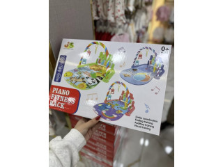 فرشة بيانو مع موسيقى