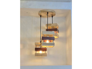 ثريات خشب ثلاثية بتصميم عصري ودافئ