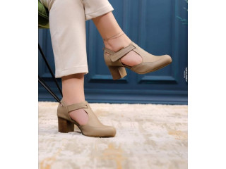 أحدث تصاميم الأحذية الجلدية بالدعسة الطبية