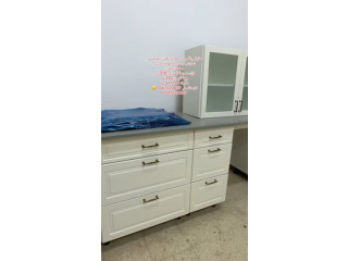 مطبخ ادهان ايبوكسي شايش كيسار مع طاوله بوشر