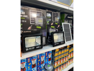 كشافات مع لوح شحن طاقة شمسية