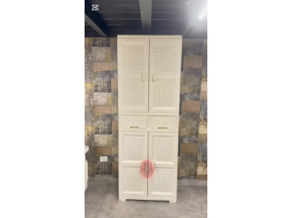 خزانة كلاسيك كبيرة مع جارورين