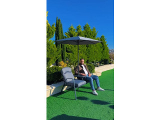 طقم خارجي سيارة عن مقعدين مع طاولة ملتصقة مع خيمة