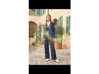 Elegant Women's Suit