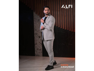 بدلة بتفاصيل ناعمة وقصّة مرتبة