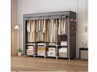 خزانة ملابس عملية بتصميم عصري