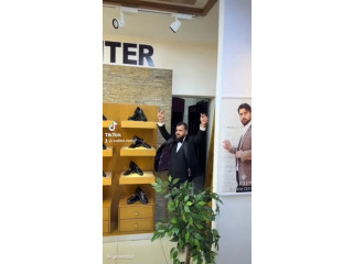 بدلة رسمية وحذاء إيطالي للعريس