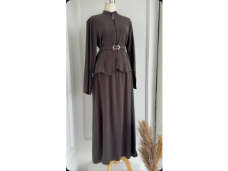 طقم تنورة باللون البني