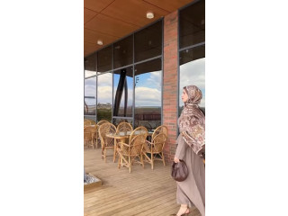 طقم تنورة باللون البني